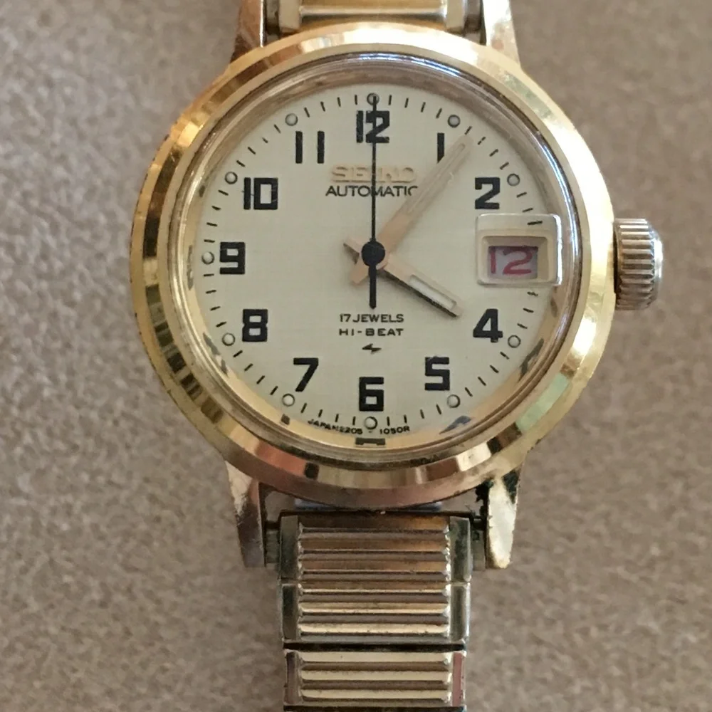 1980s Seiko 17 jewel day watch with original stretch band. Works! - Picture 2 of 9